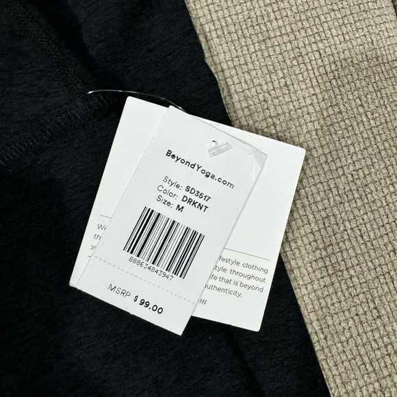 Beyond Yoga Spacedye Centered
Midi Legging in Darkest Night NWT M - Picture 6 of 7